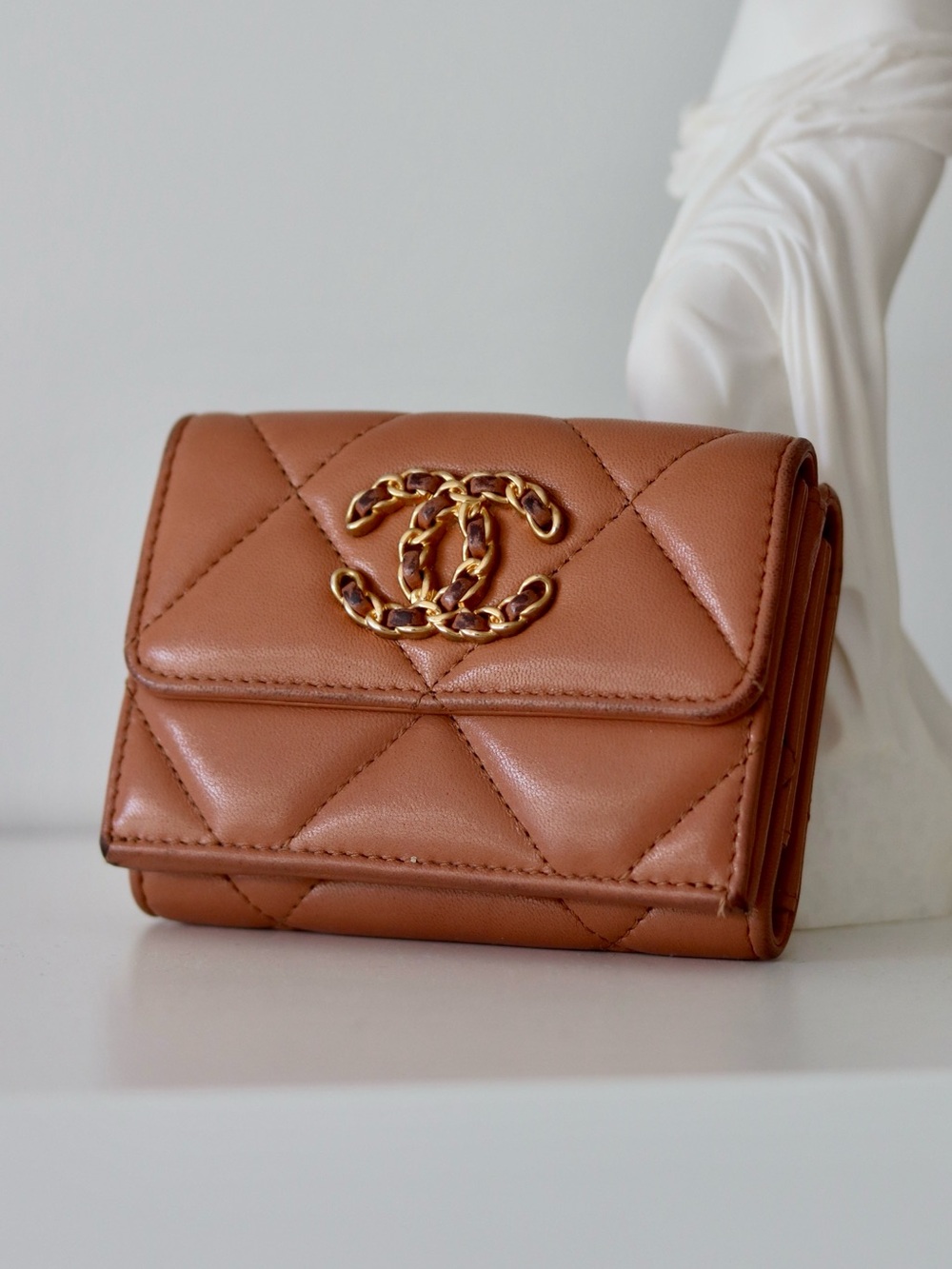 Chanel 19 Trifold Flap Compact Wallet Brown‎